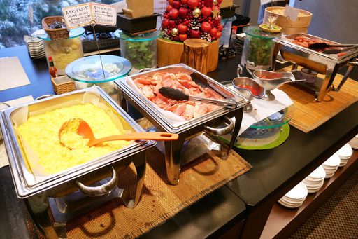スクランブルエッグにベーコン