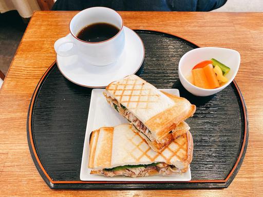 鯖味噌ホットサンドとコーヒー