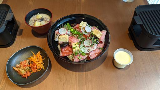 絹のローストビーフちらし朝定食