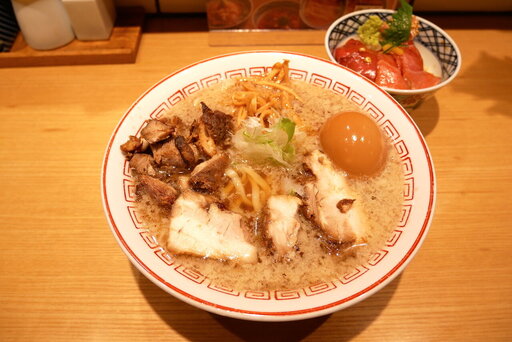 煮玉子醤油らーめん＋切り落としチャーシュー