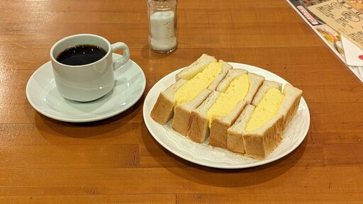 玉子サンドとコーヒー