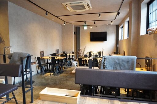 カフェ ダイニング バー ラフ店内