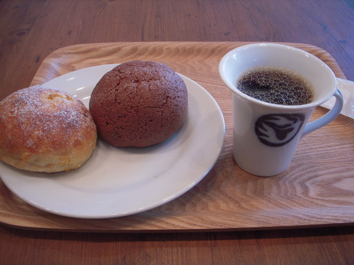 チョコメロンパンとコーンパン