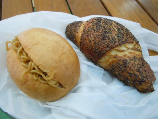 あんクロワッサンと焼きそばパン