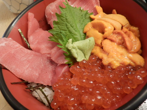 トロ、うに、いくら丼