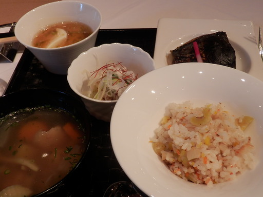 鰆の西京焼きと銀杏の炊き込みご飯
