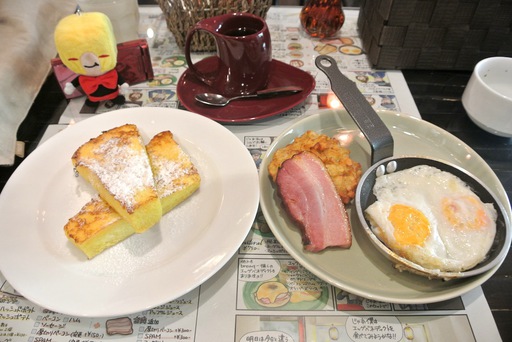 フレンチトーストと目玉焼き