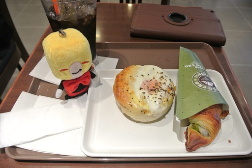 抹茶大福チョコクロワッサンと目玉焼きベーコン