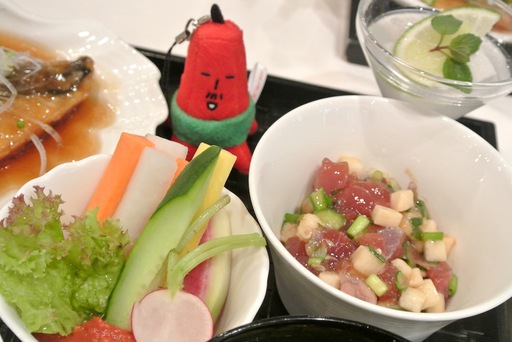 マグロと野菜スティック