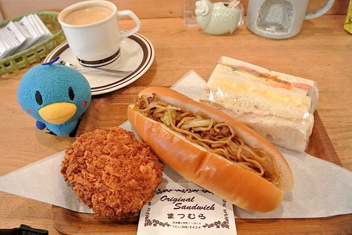 焼きそばパンとサンドイッチ