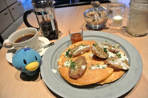 グルテンフリーパンケーキ w ソーセージ