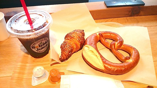 プレッツェルとあんクロワッサン